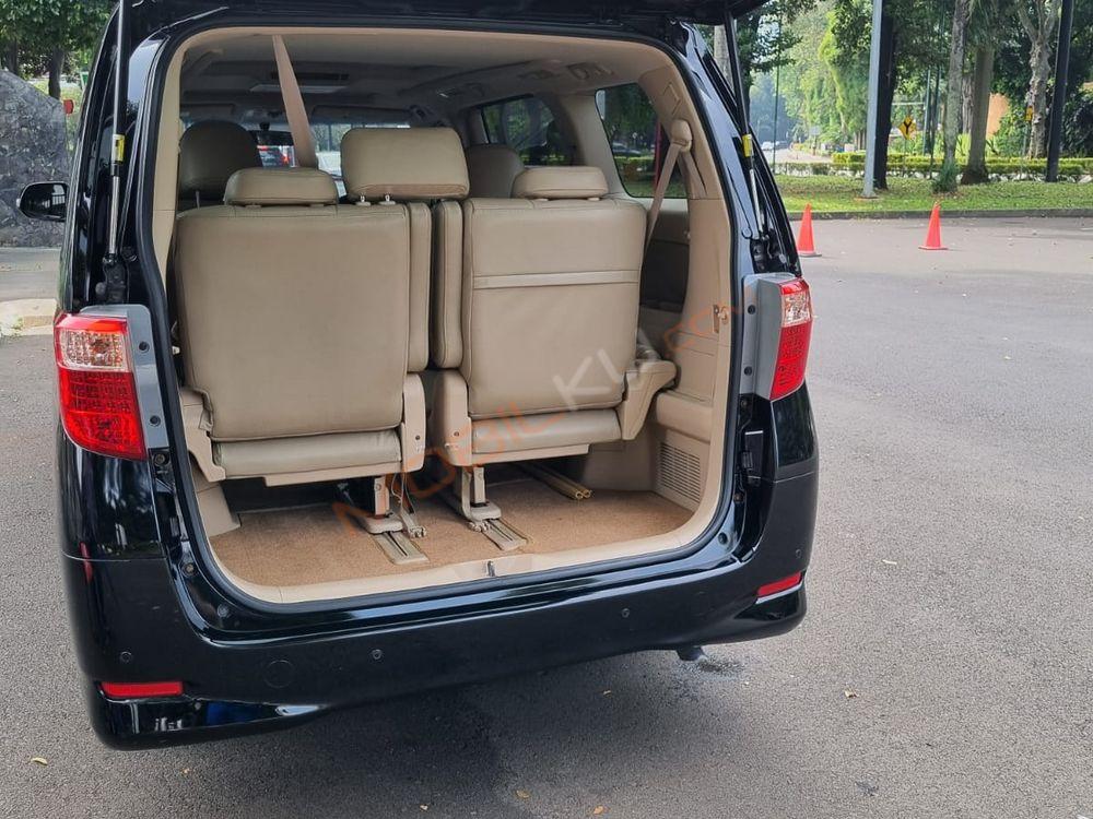 Mobil Toyota Alphard 2013