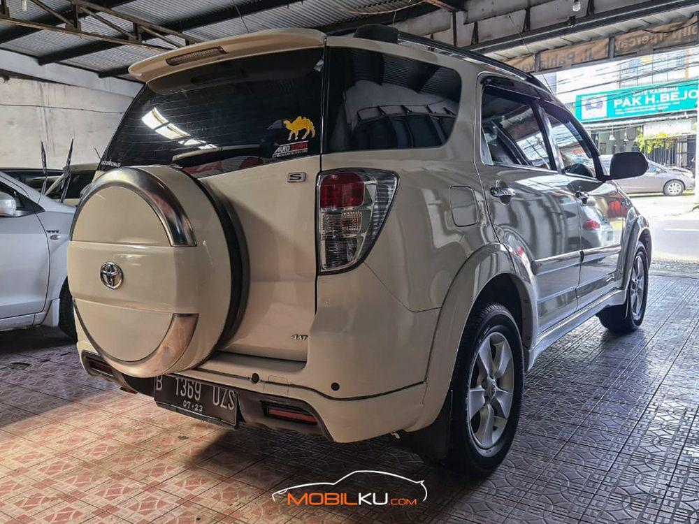 Mobil Toyota Rush 2013