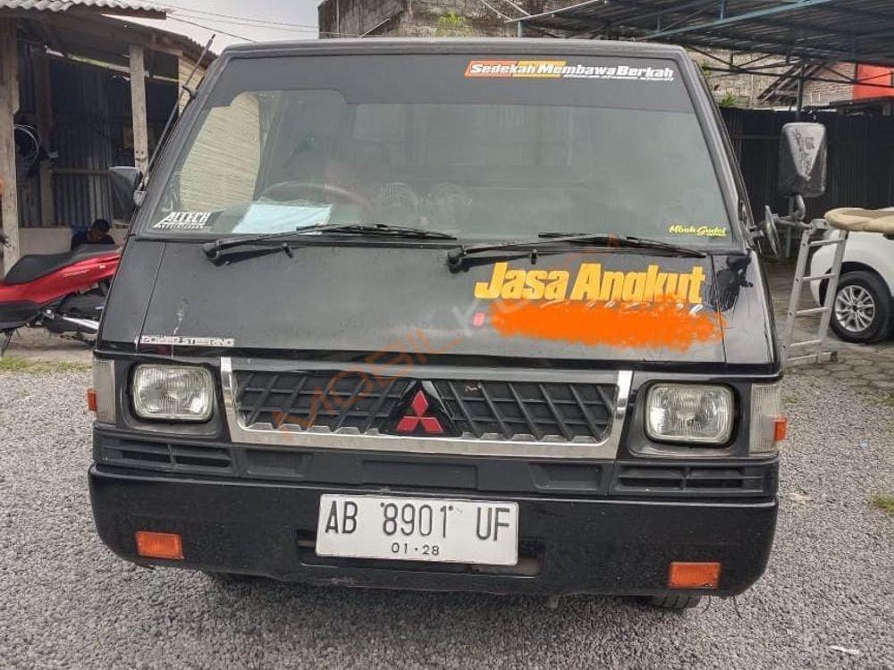 Mobil Mitsubishi L300 2011