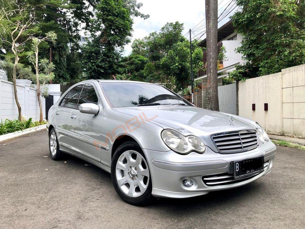 Mobil Mercedes-Benz C-Class 2005