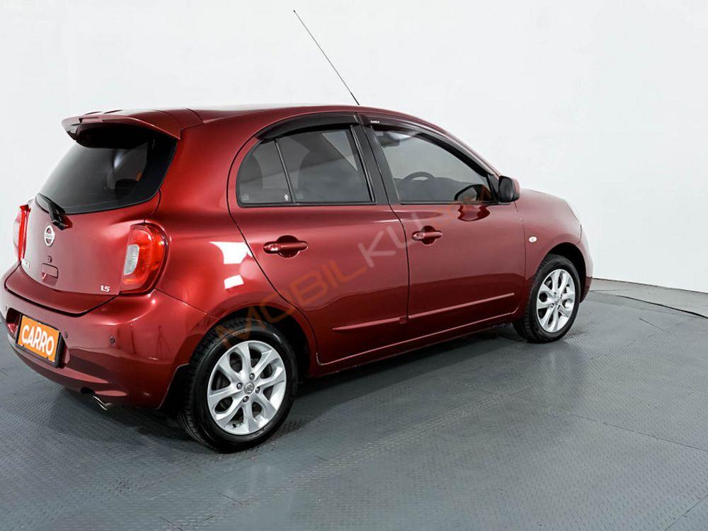 Mobil Nissan March 2014