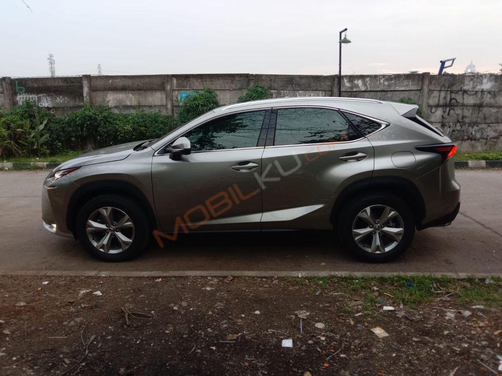 Mobil Lexus NX 2015