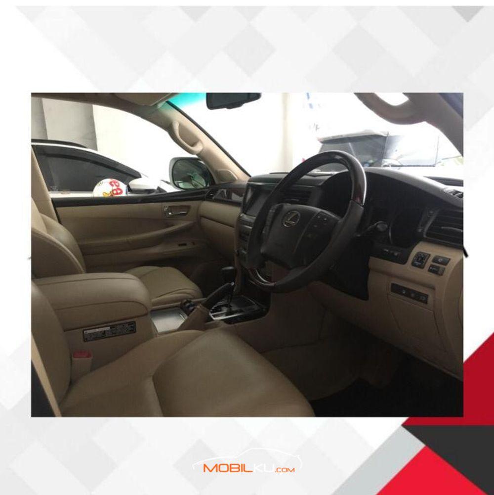 Mobil Lexus LX 2012