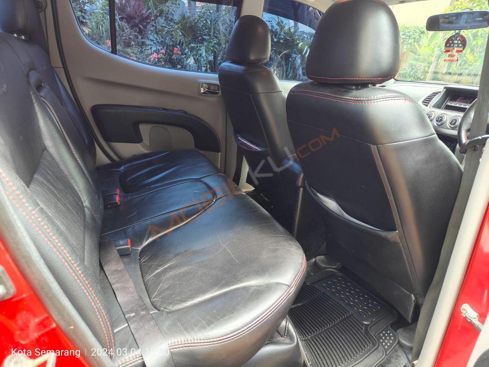 Mobil Mitsubishi Triton 2012