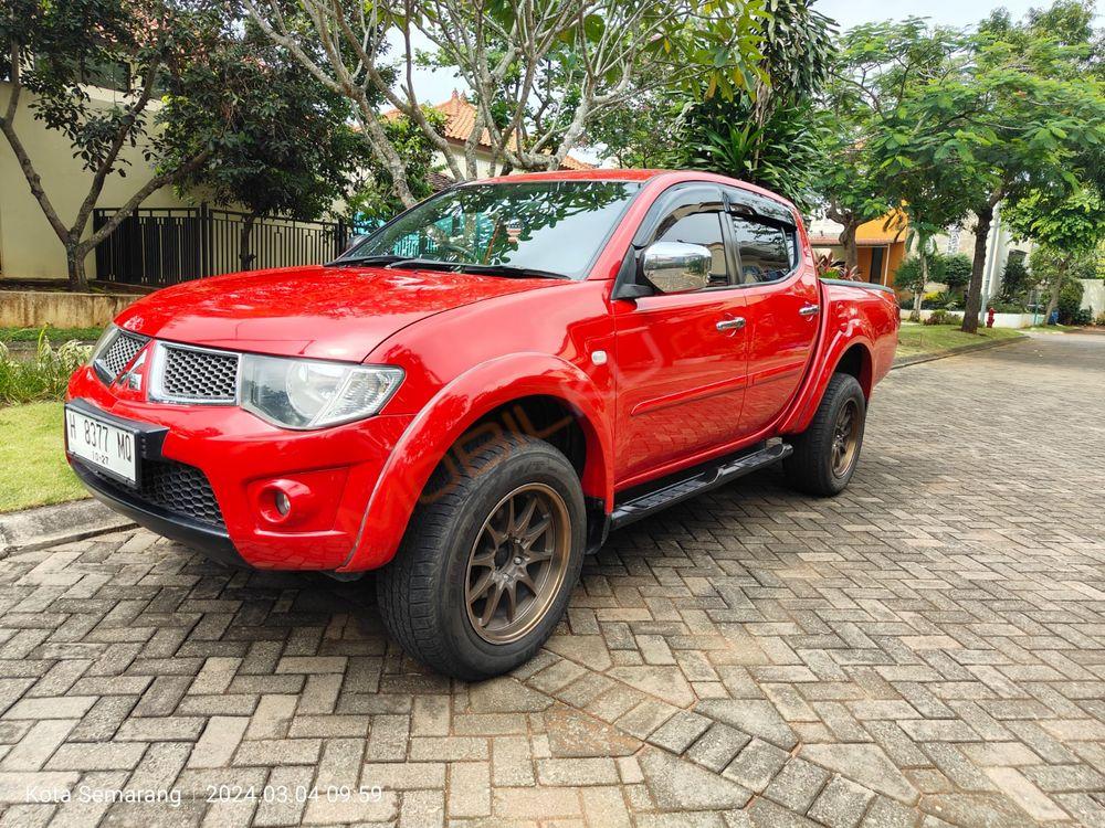 Mobil Mitsubishi Triton 2012