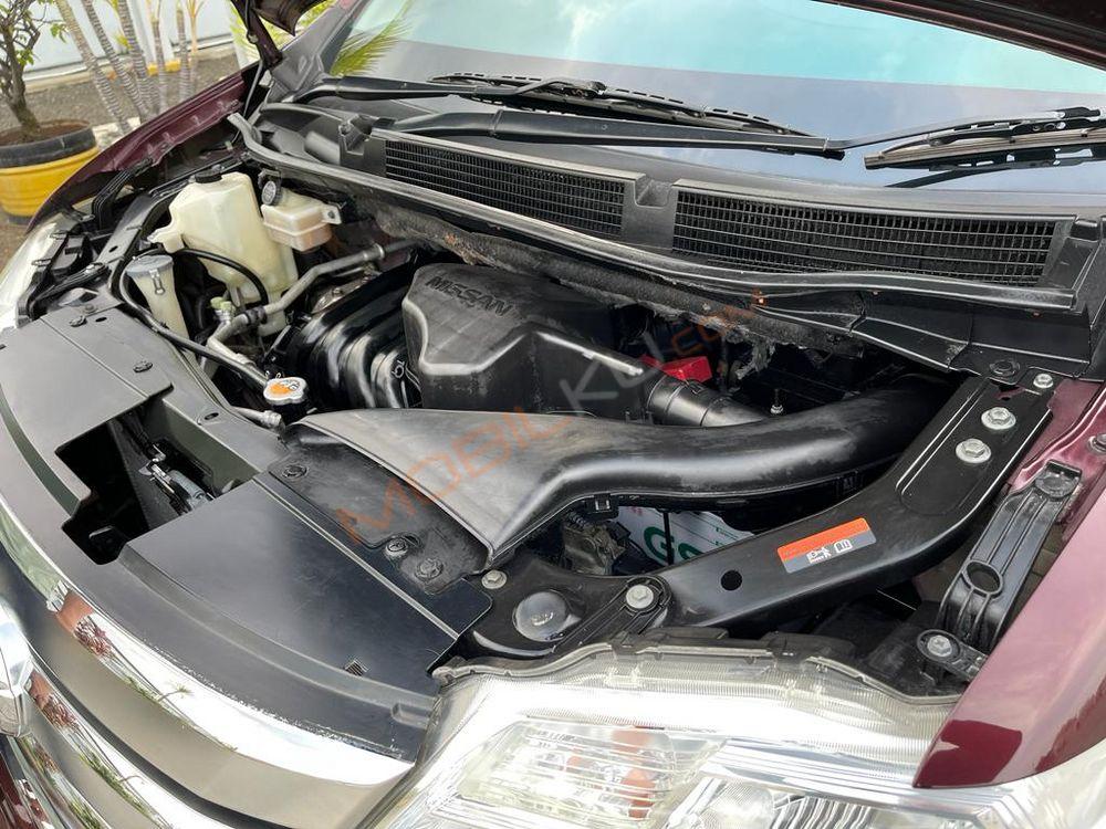 Mobil Nissan Serena 2013