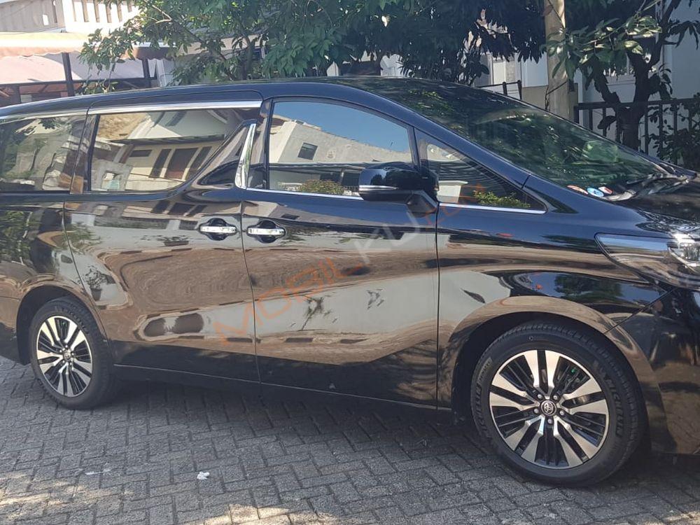 Mobil Toyota Alphard 2020