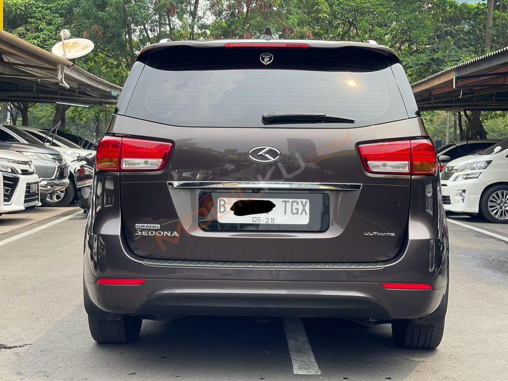 Mobil Kia Sedona 2017