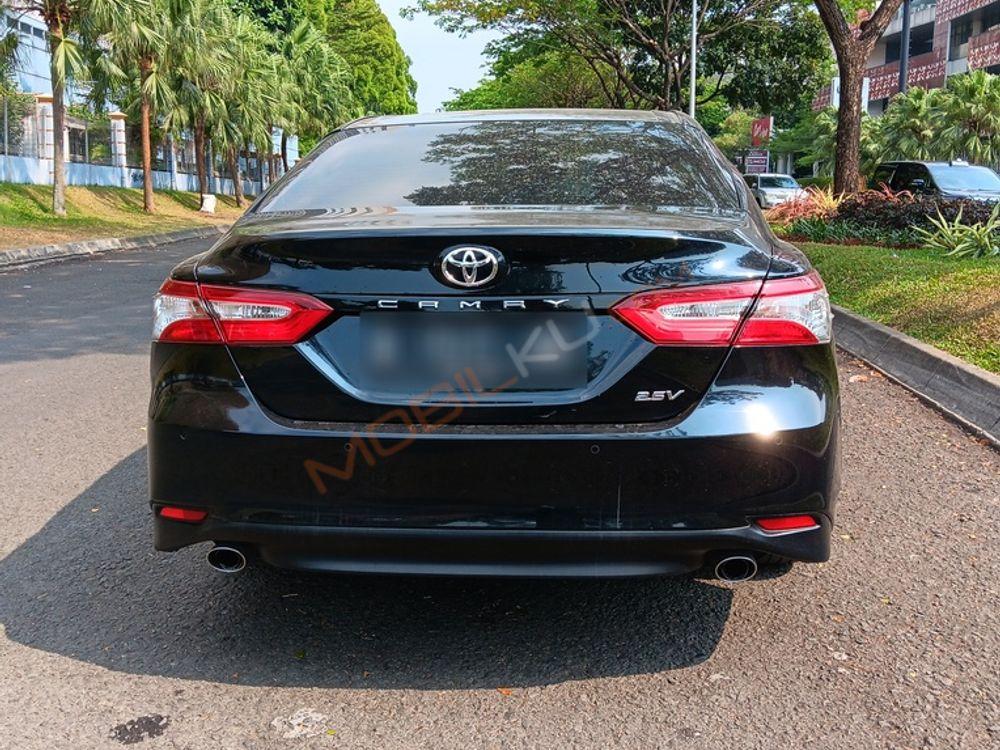 Mobil Toyota Camry 2020