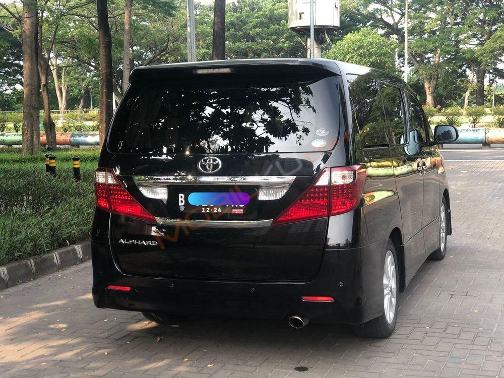 Mobil Toyota Alphard 2009