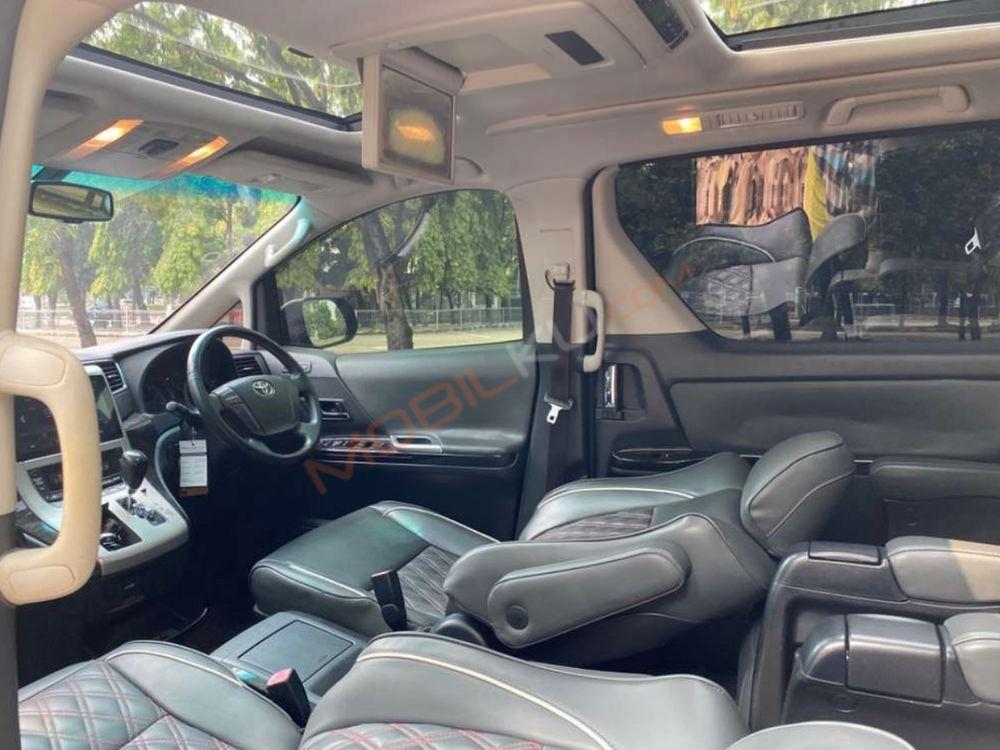 Mobil Toyota Vellfire 2013