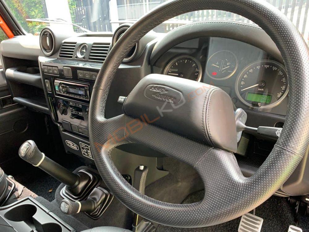 Mobil Land Rover Defender 2016