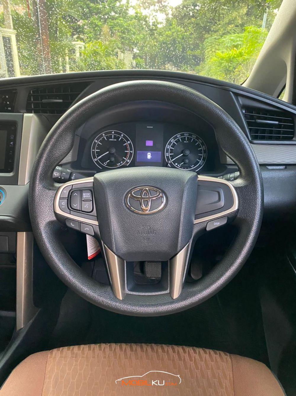 Mobil Toyota Kijang Innova 2016