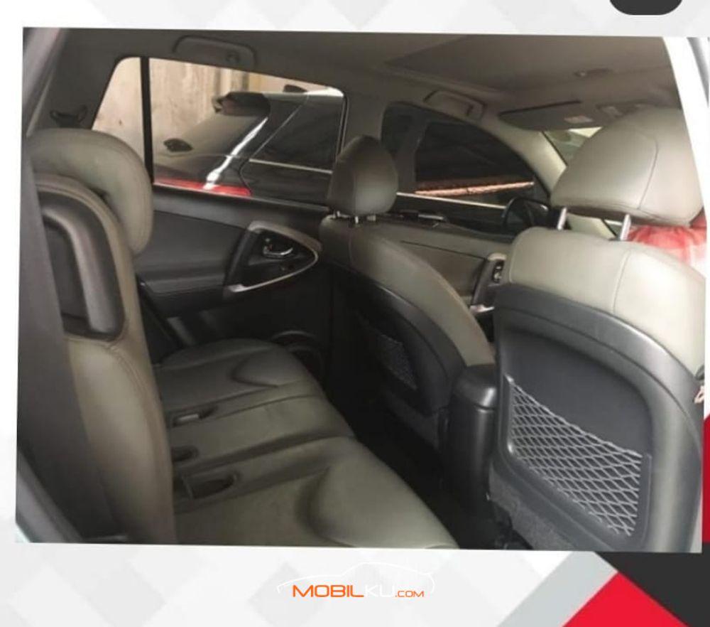 Mobil Toyota RAV4 2007