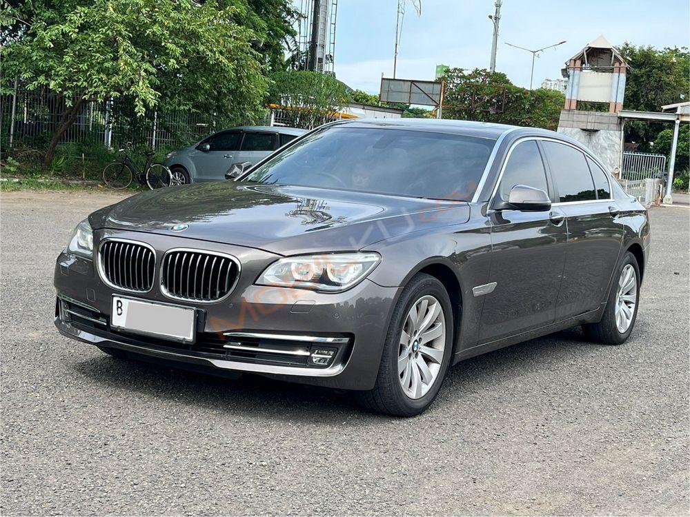 Mobil BMW 7 Series 2013