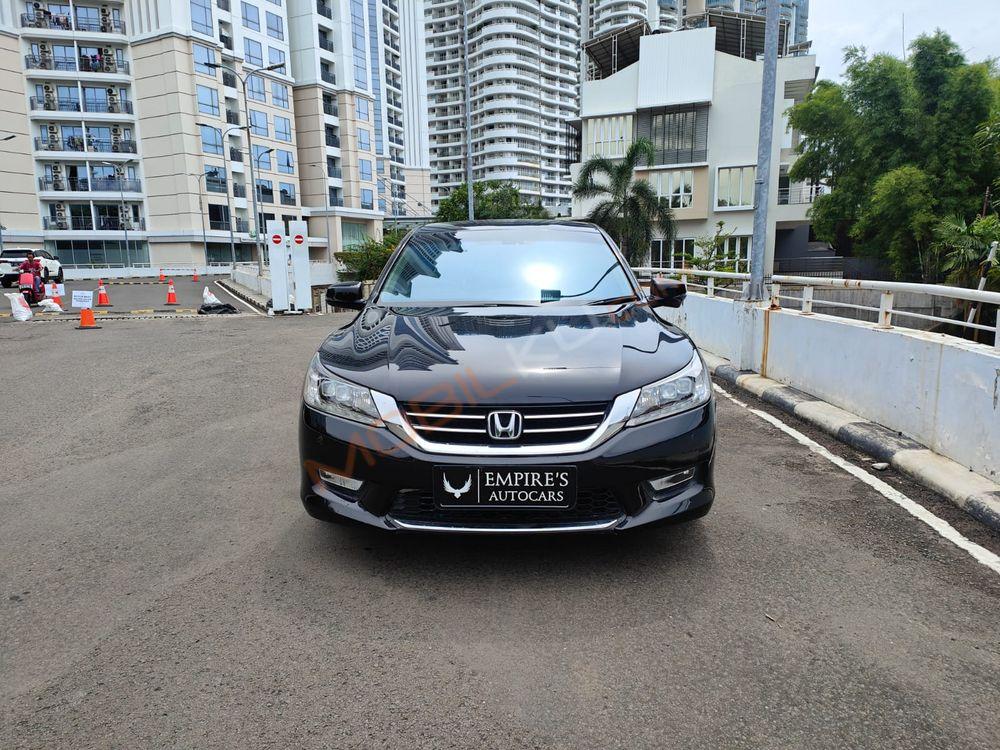 Mobil Honda Accord 2013