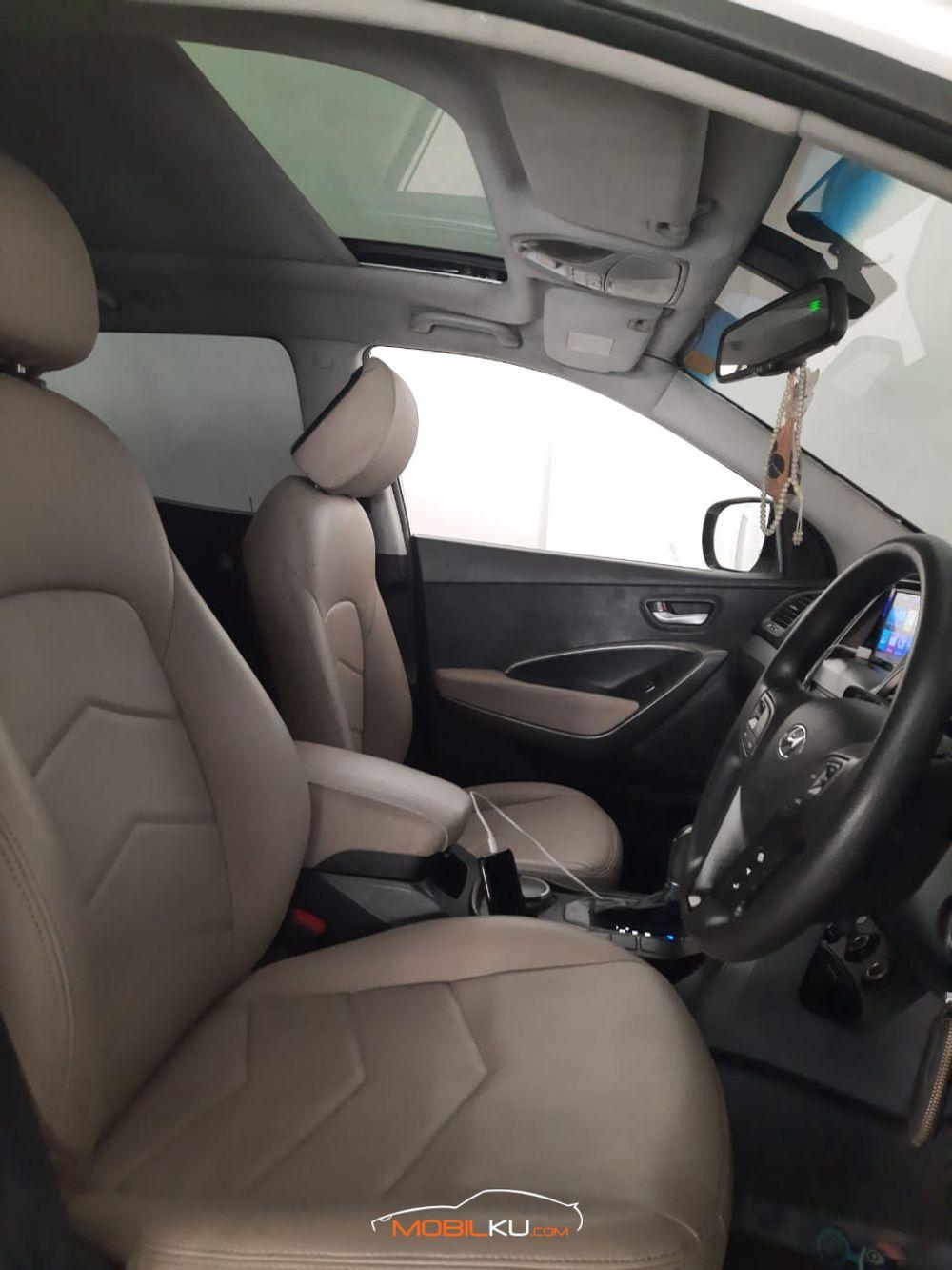 Mobil Hyundai Santa Fe 2013