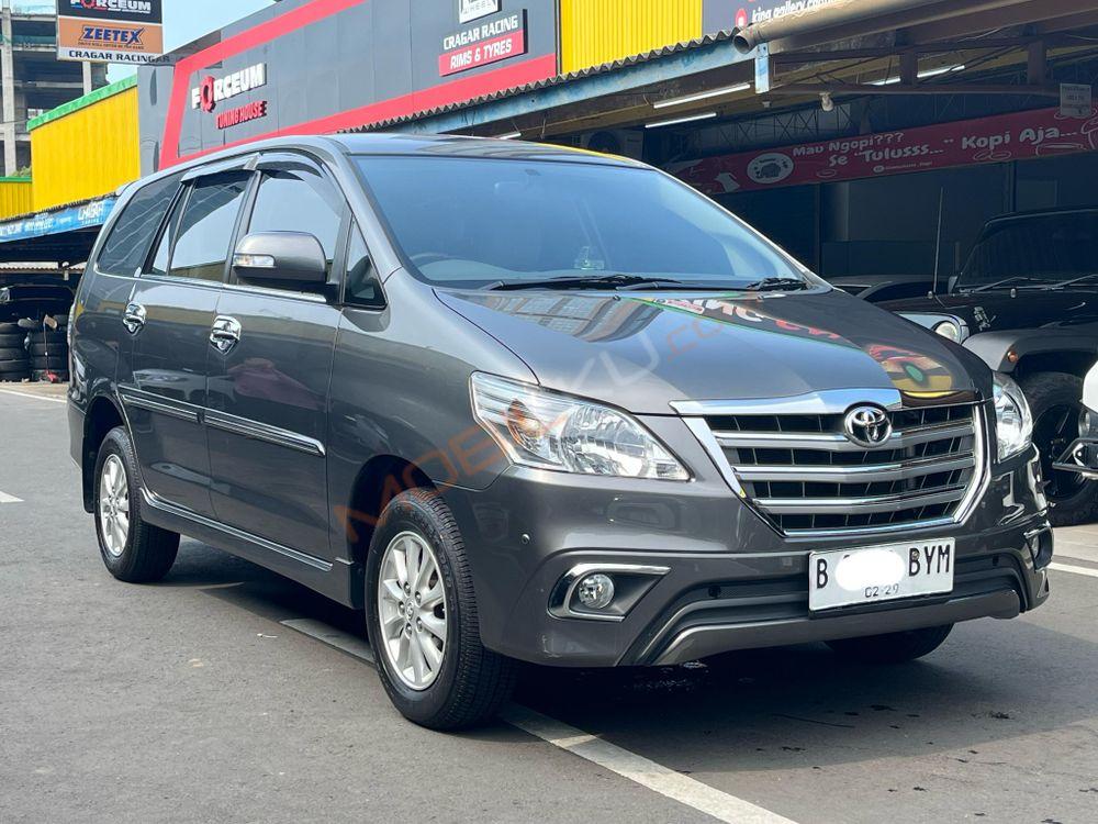 Mobil Toyota Kijang Innova 2014