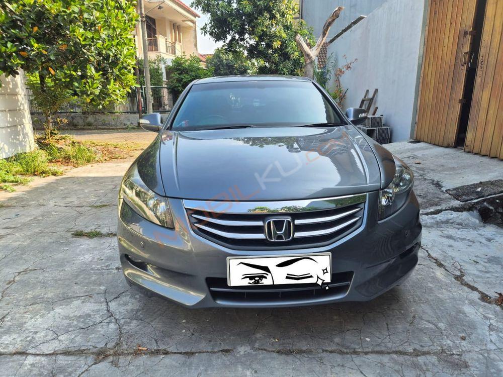 Mobil Honda Accord 2011