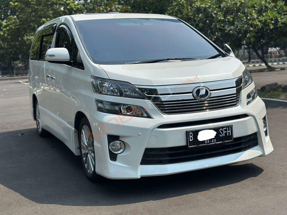 Mobil Toyota Vellfire 2014