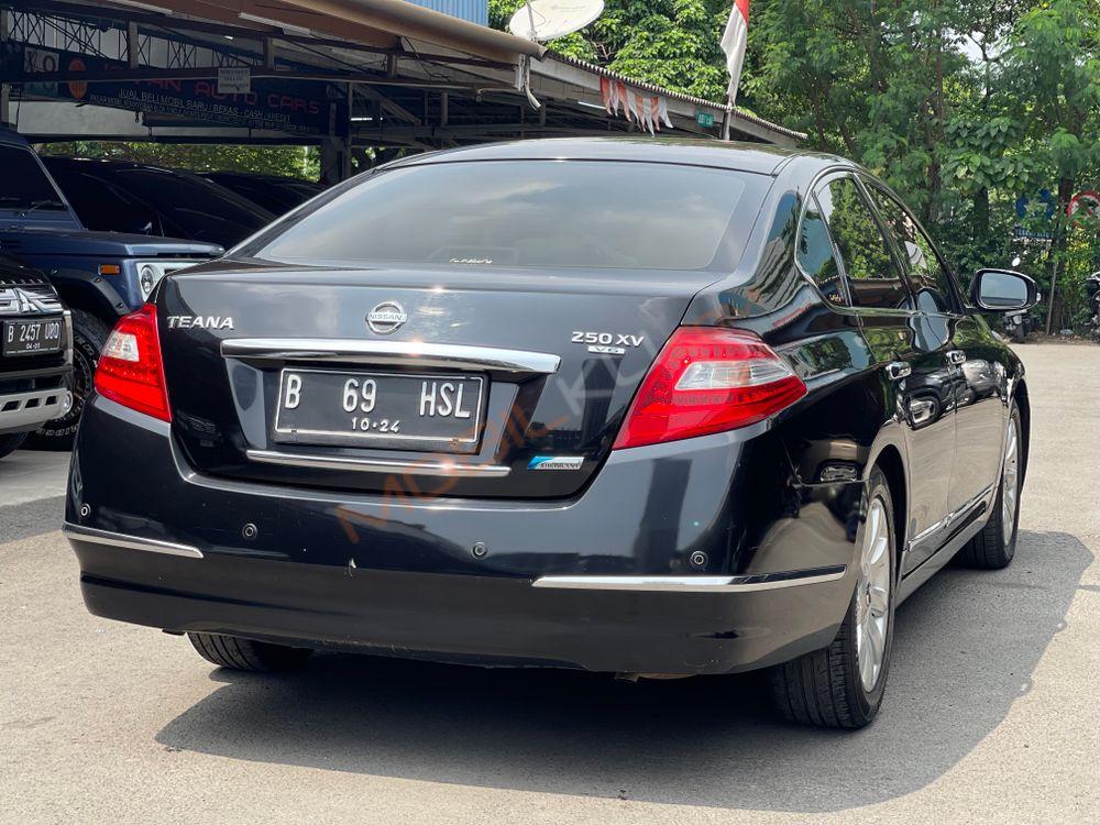 Mobil Nissan Teana 2010