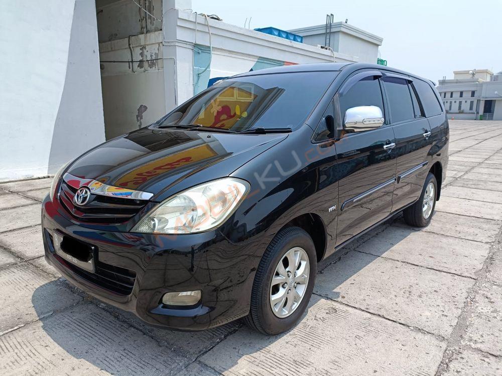 Mobil Toyota Kijang Innova 2010