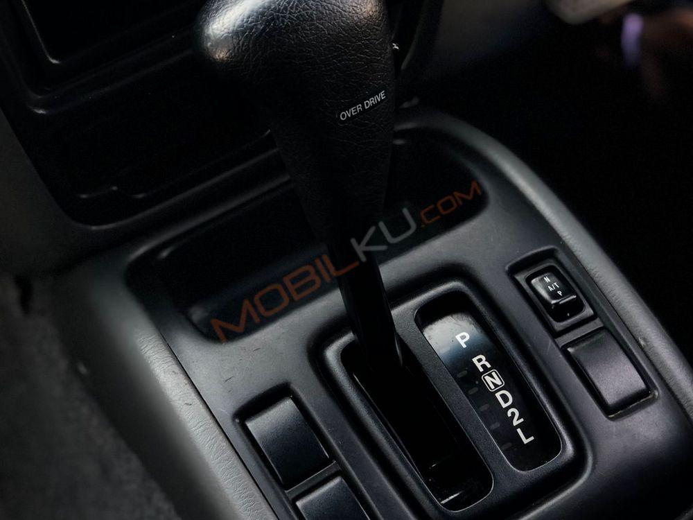Mobil Suzuki Escudo 2002