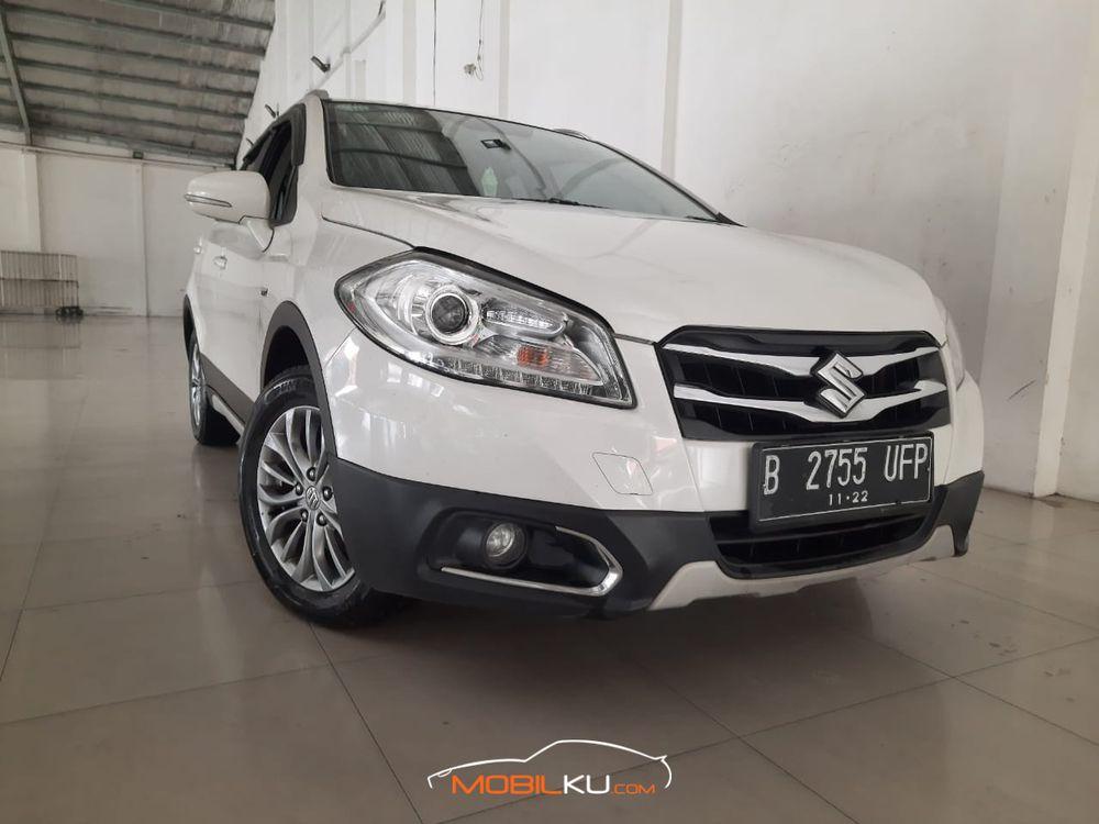 Mobil Suzuki SX4 2017
