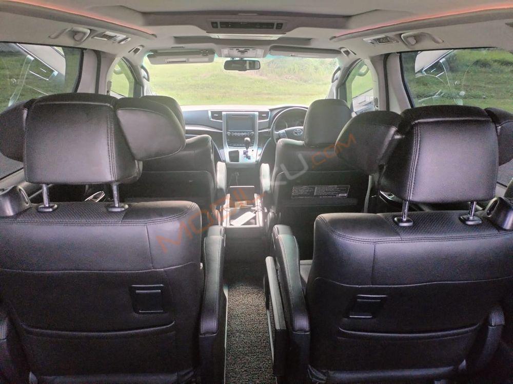 Mobil Toyota Vellfire 2014