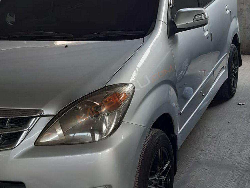 Mobil Daihatsu Xenia 2009