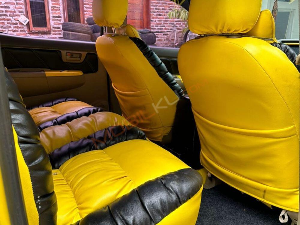 Mobil Toyota Hilux 2011