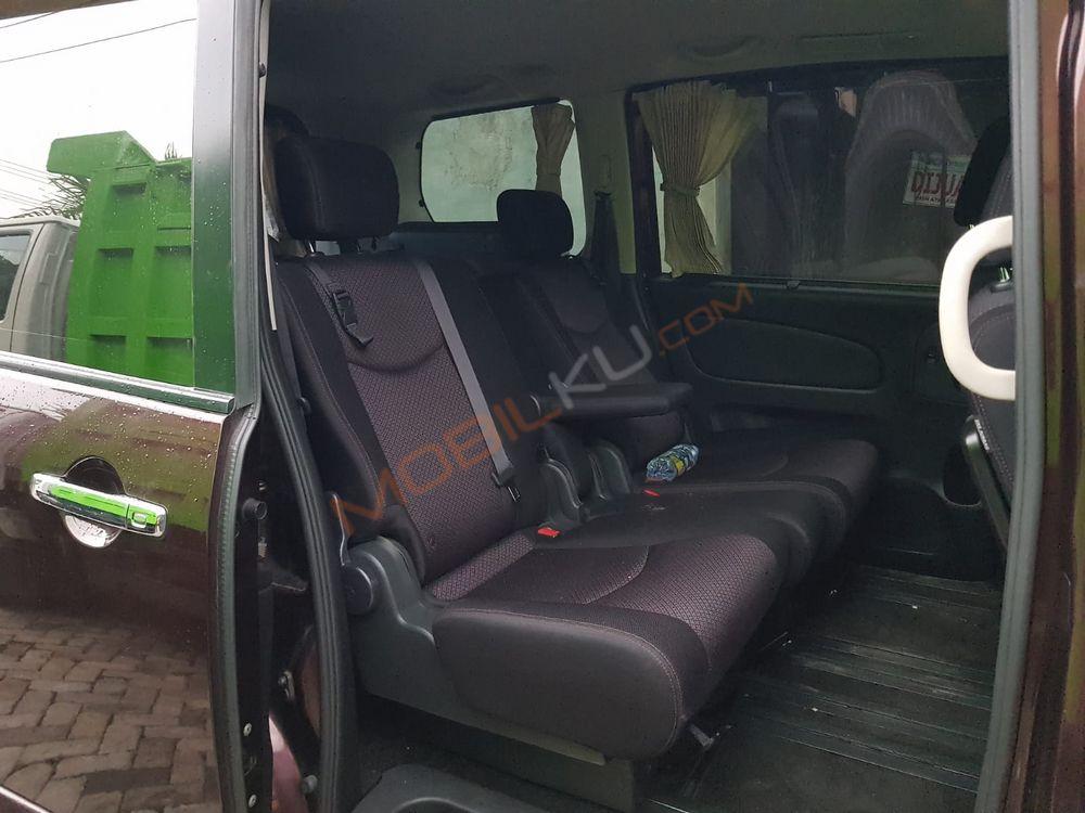 Mobil Nissan Serena 2014