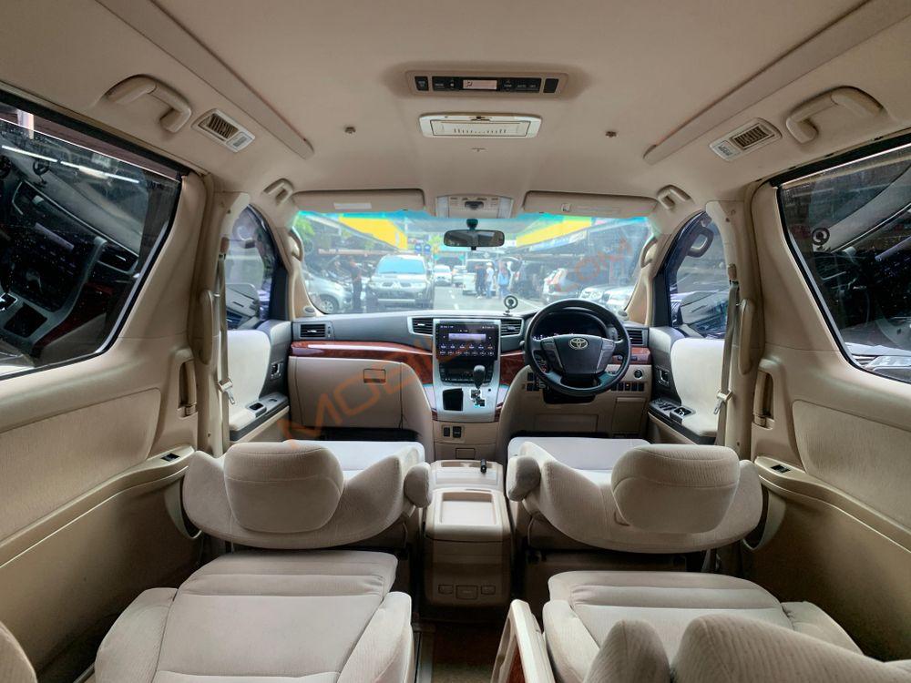 Mobil Toyota Alphard 2009