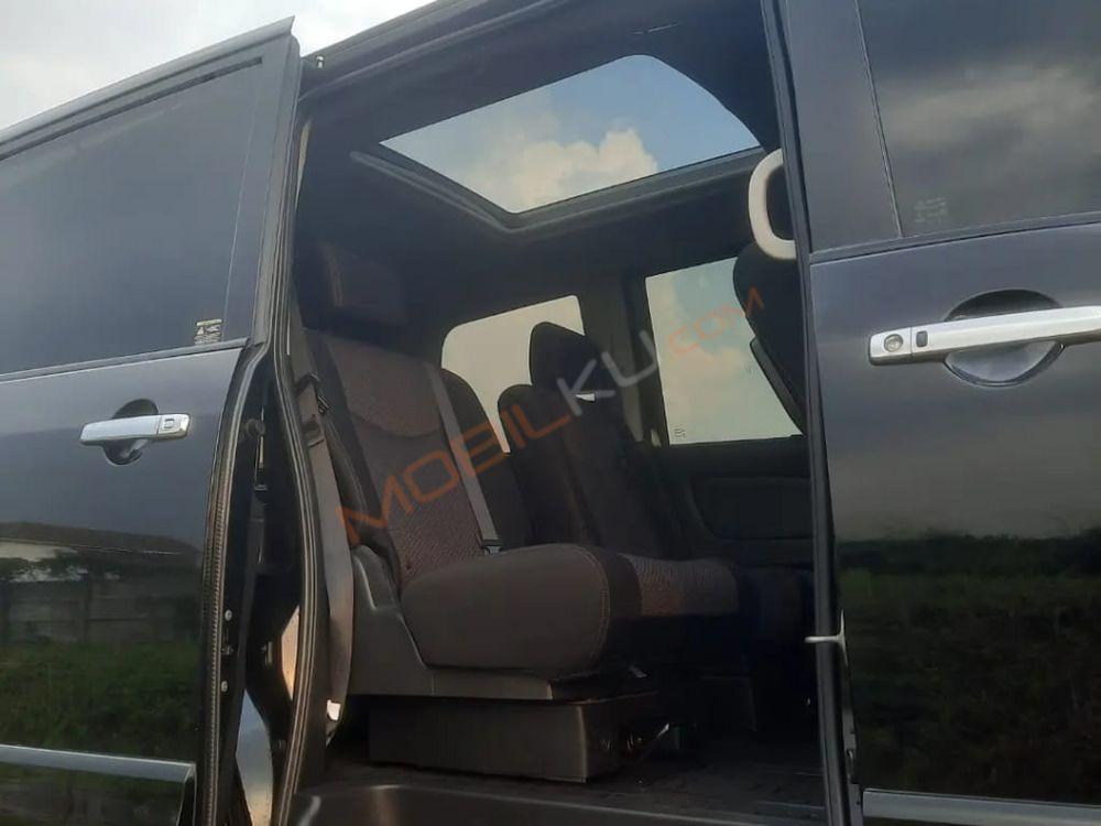 Mobil Nissan Serena 2014