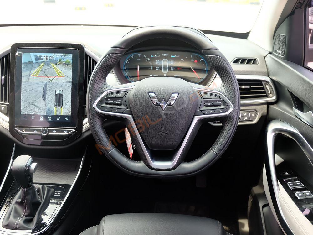 Mobil Wuling Almaz 2021