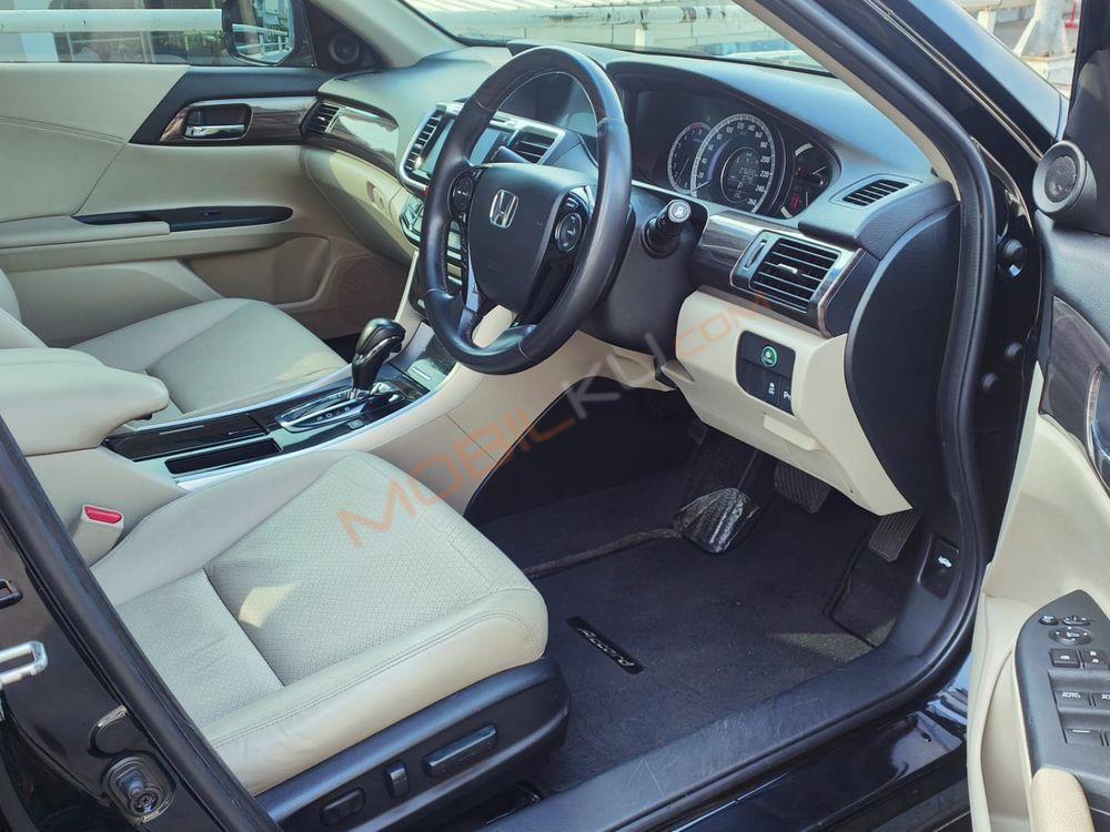 Mobil Honda Accord 2017
