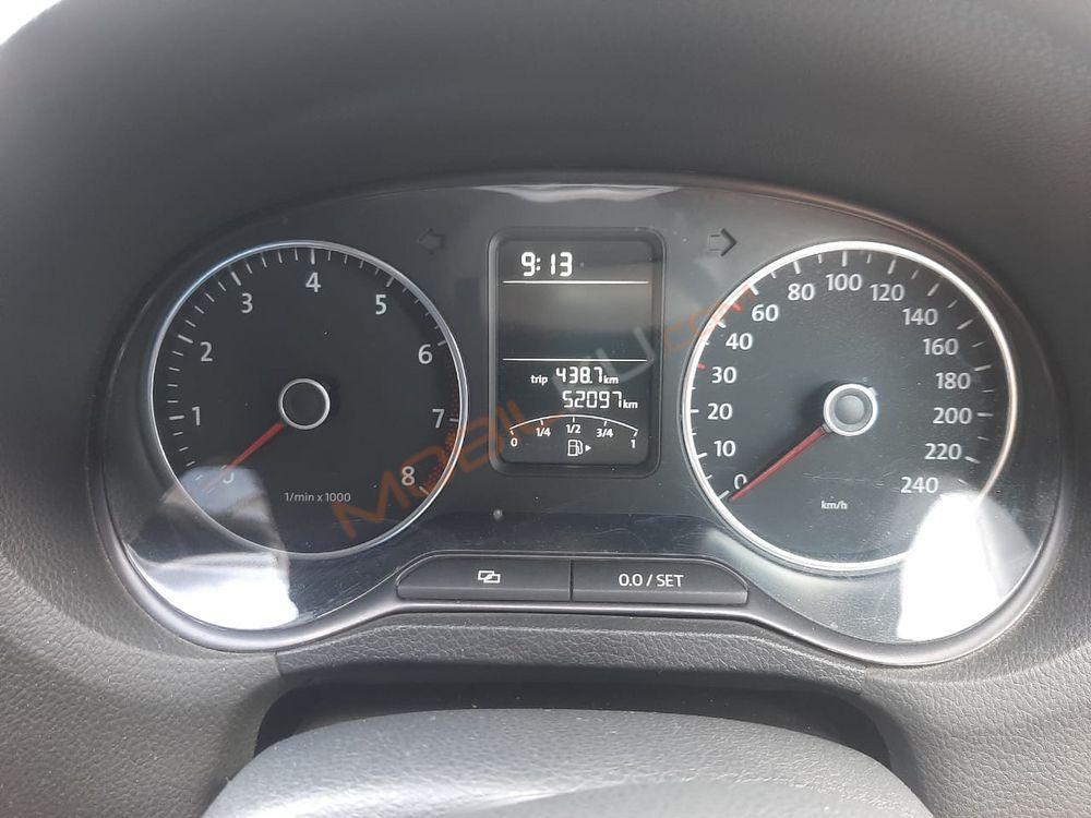 Mobil Volkswagen Polo 2013