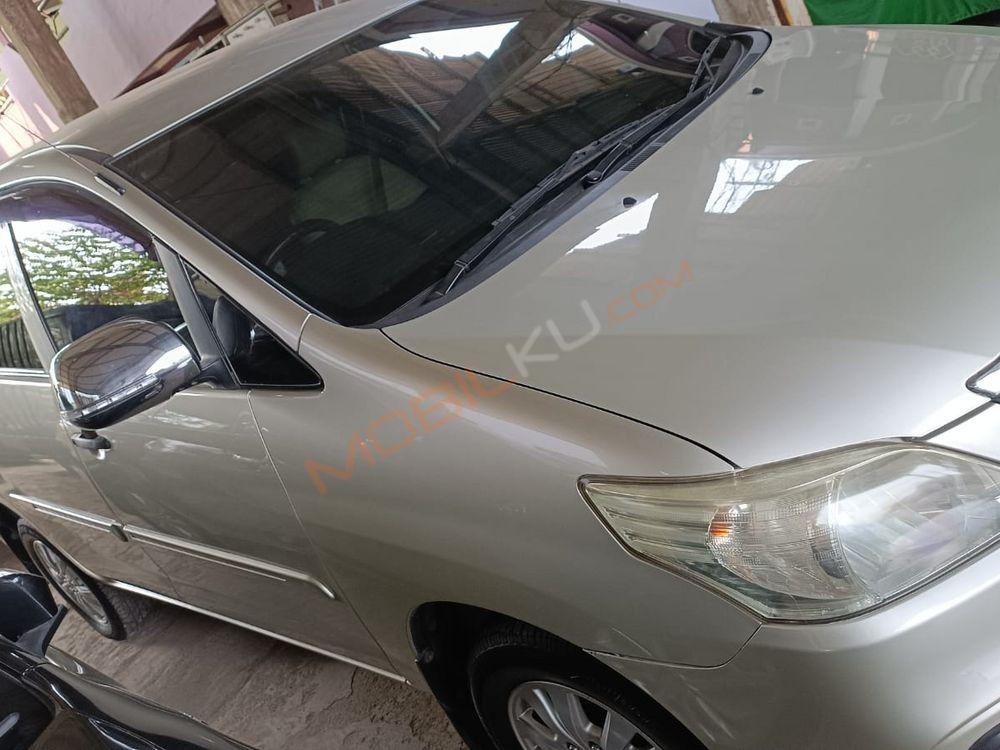 Mobil Toyota Kijang Innova 2014