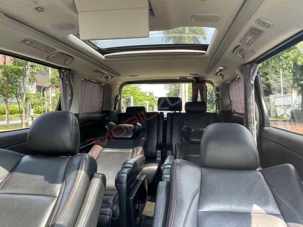 Mobil Toyota Vellfire 2014