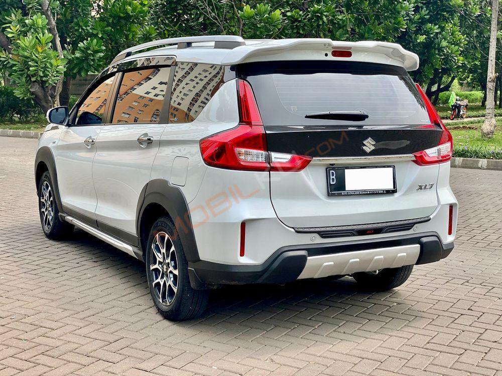 Mobil Suzuki XL7 2022