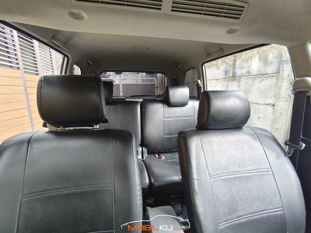 Mobil Toyota Avanza 2013