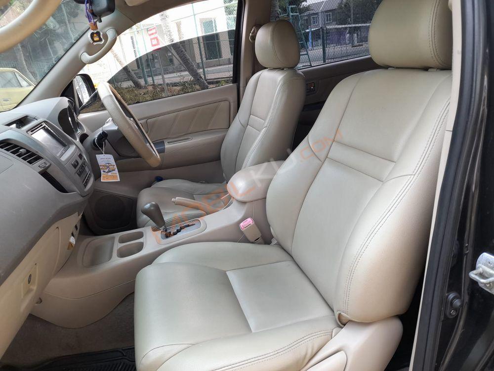 Mobil Toyota Fortuner 2006
