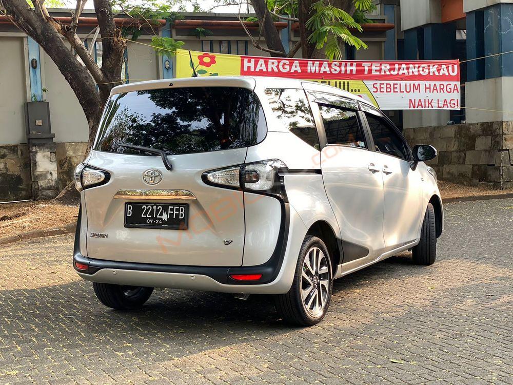 Mobil Toyota Sienta 2019