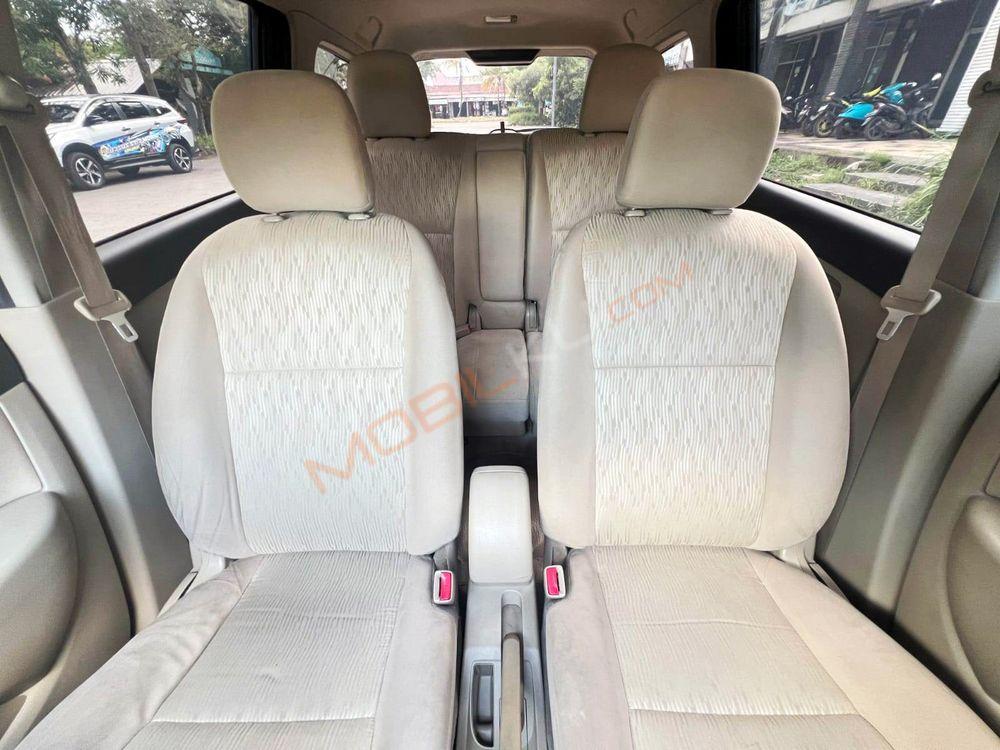 Mobil Nissan Grand Livina 2016