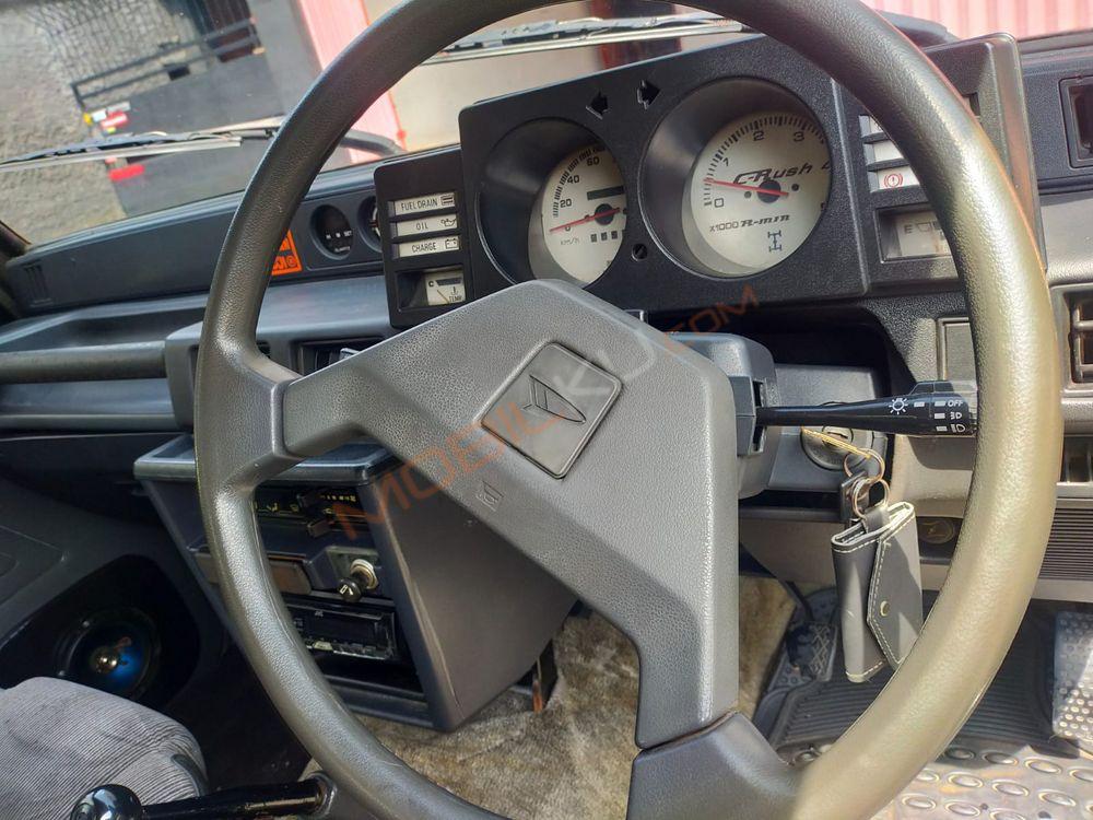 Mobil Daihatsu Taft 1997