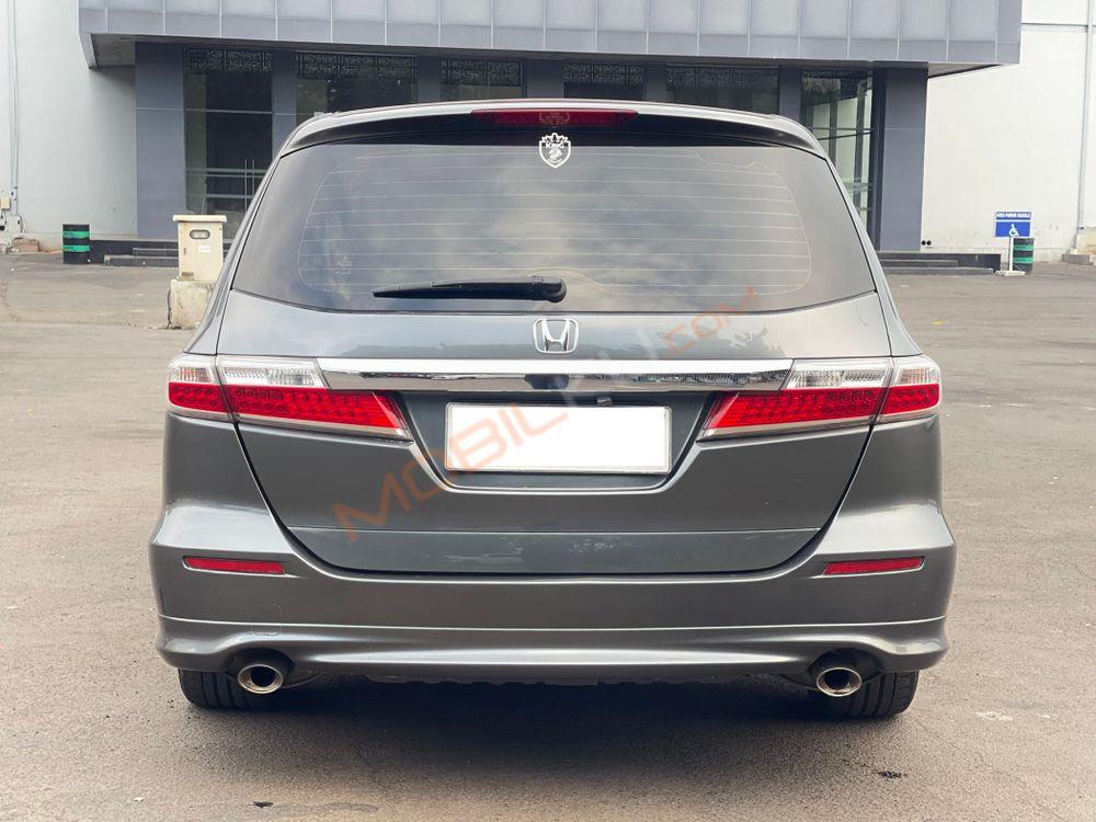 Mobil Honda Odyssey 2012