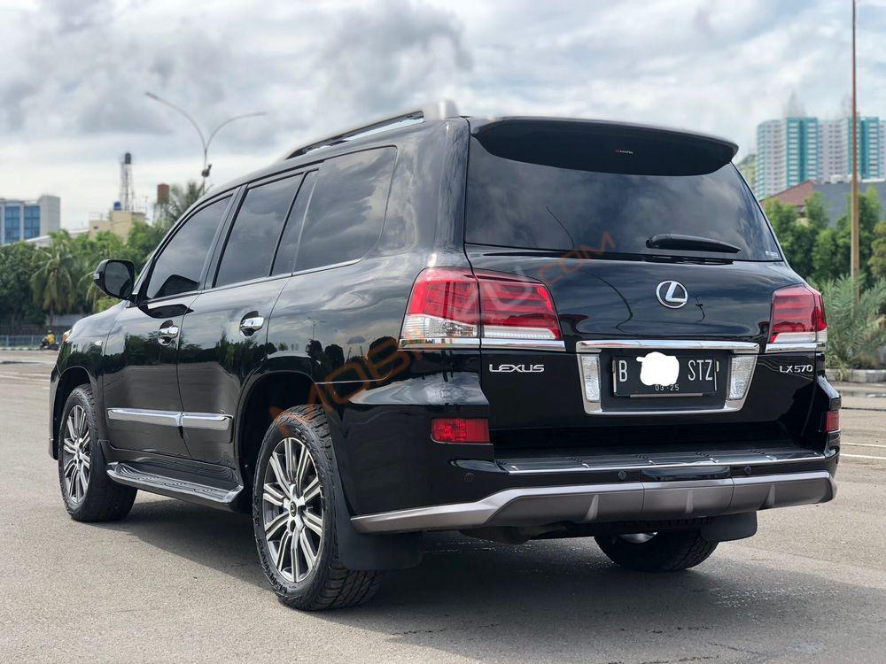 Mobil Lexus LX 2010