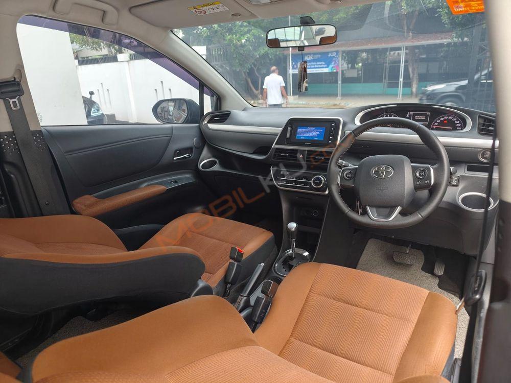 Mobil Toyota Sienta 2017