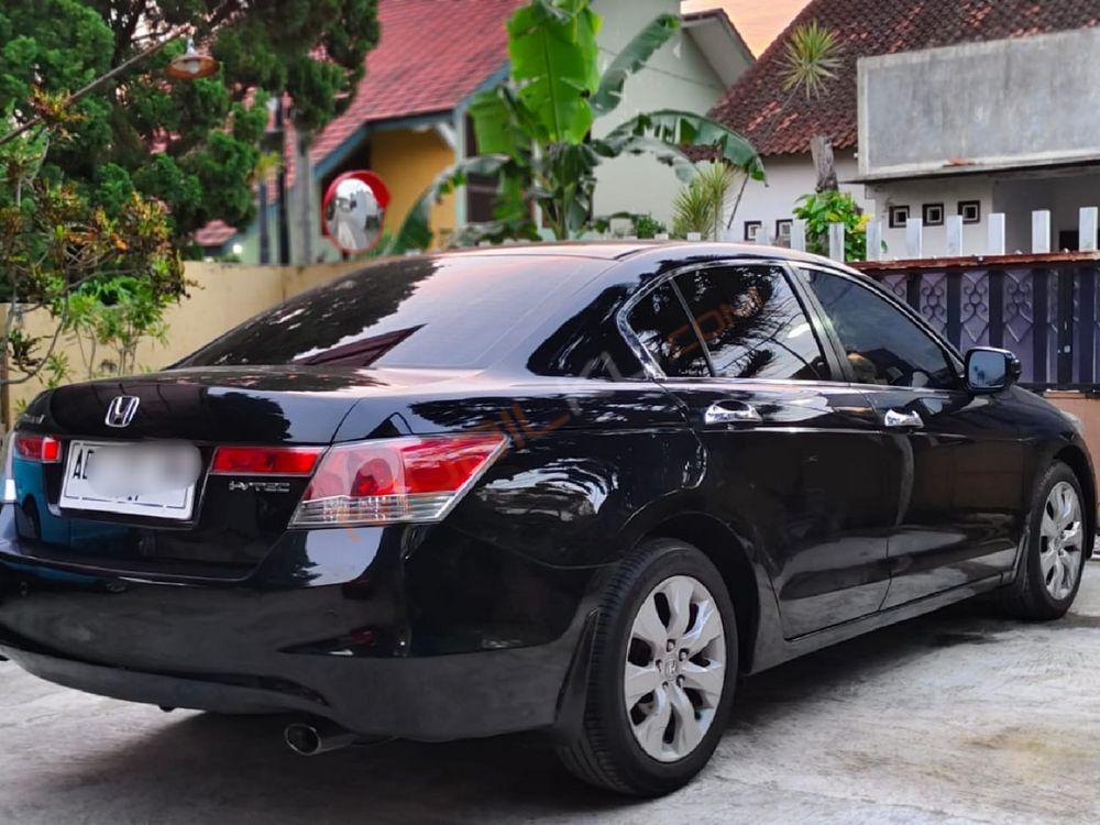 Mobil Honda Accord 2009
