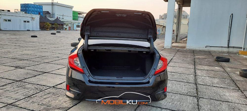 Mobil Honda Civic Sedan 2016